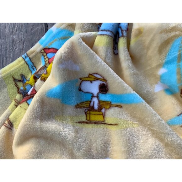 Peanuts SNOOPY Tropical Escape 50inx70in Soft Plush Home Throw Blanket Collectio - Picture 8 of 11